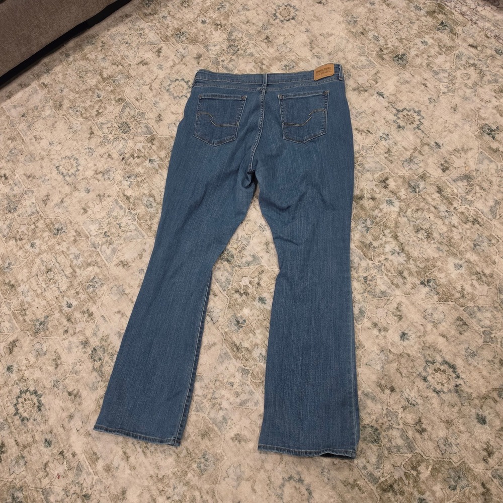 Signature by Levi Strauss Womens Mid-Rise Bootcut Jeans Medium Wash 18M W34 L32 - Picture 2 of 8